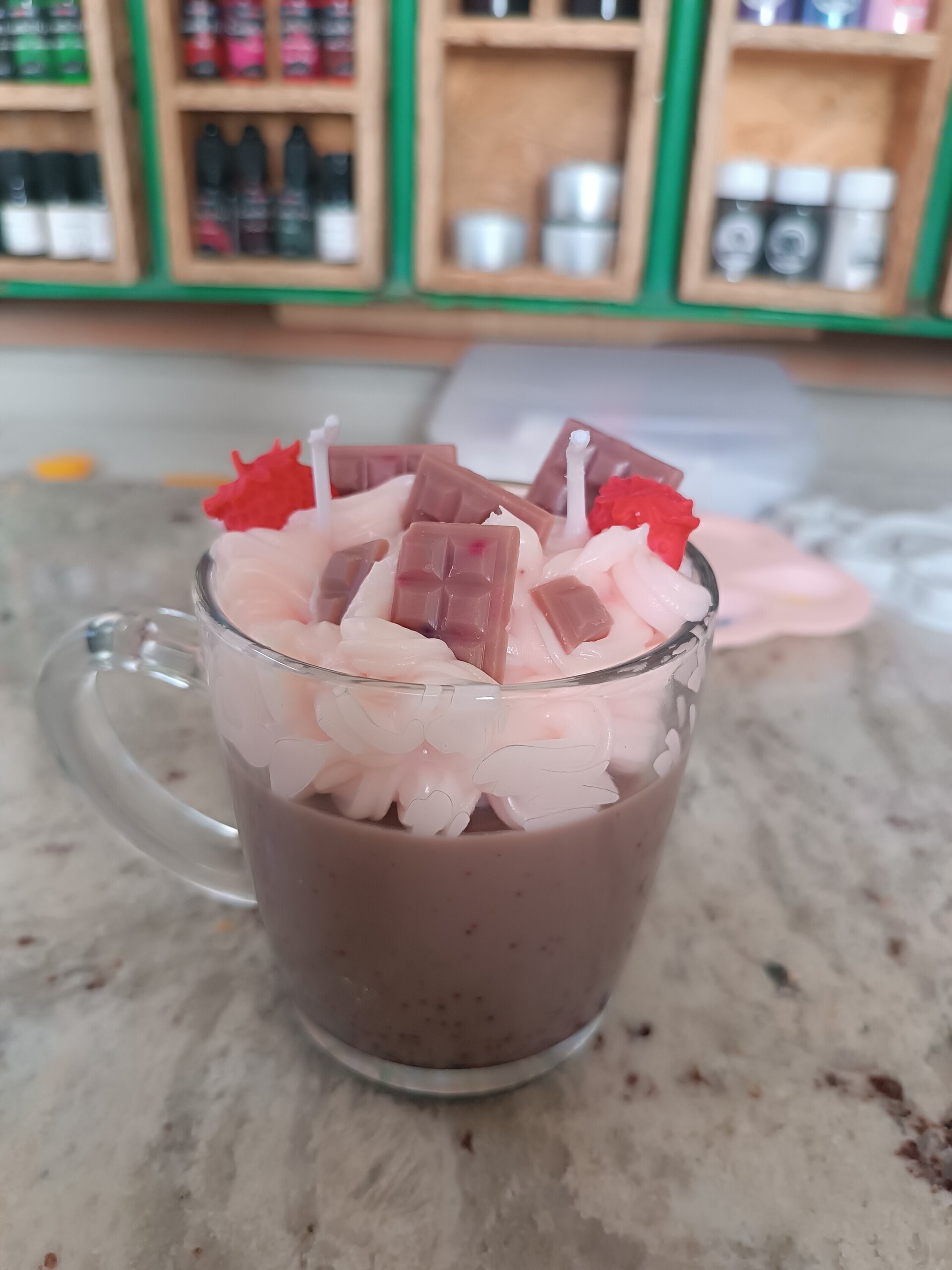 Chocolate a la taza con fresa y nata - 3